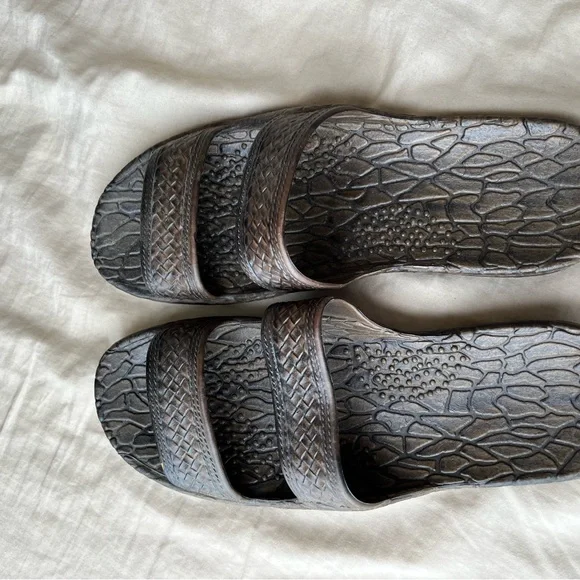 SANDALS! - Picture 4 of 5